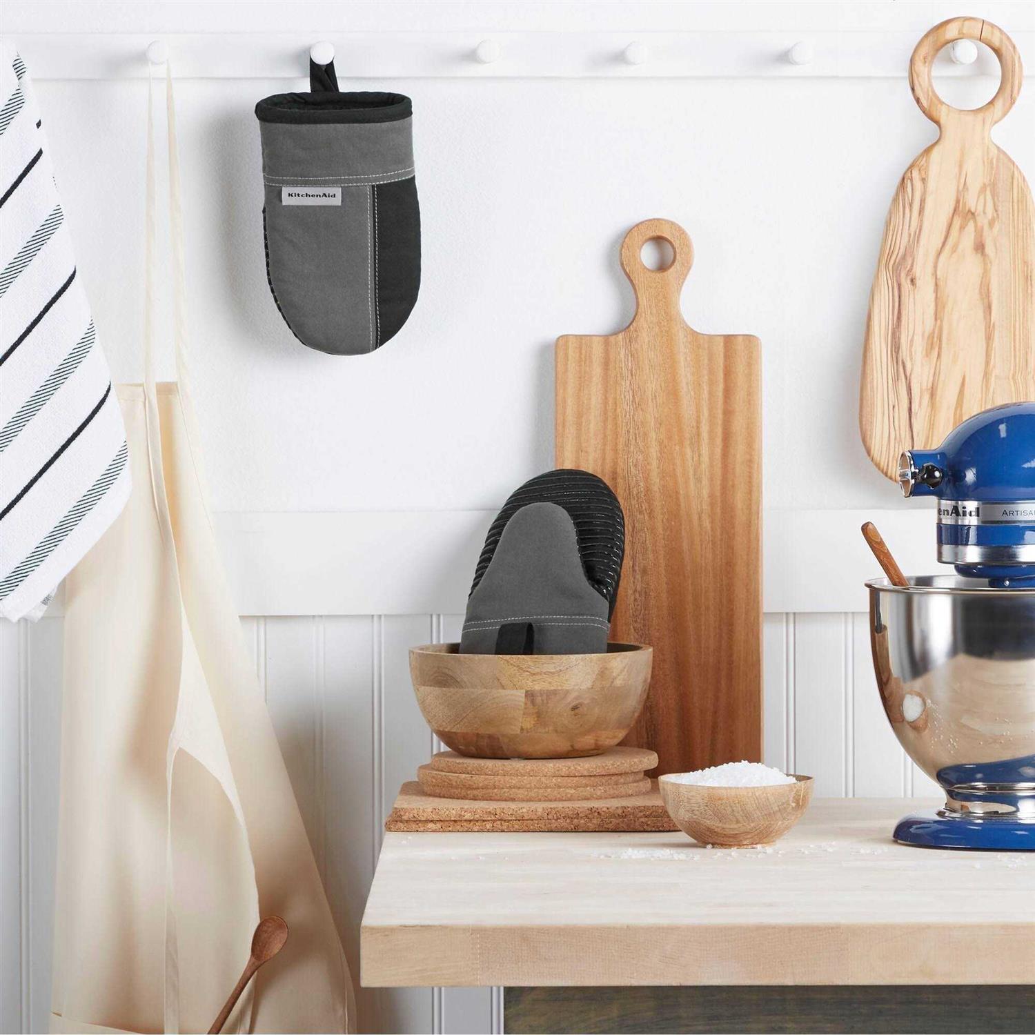 KitchenAid Beacon Two-Tone Oven Mitt Set - Image 3