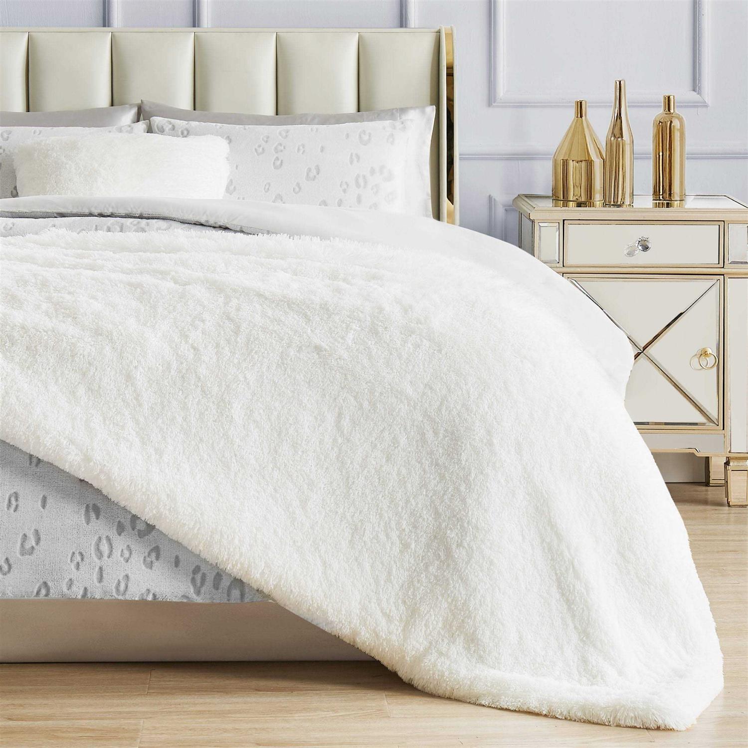 Juicy Couture Shaggy Faux Fur Plush Throw - Image 3